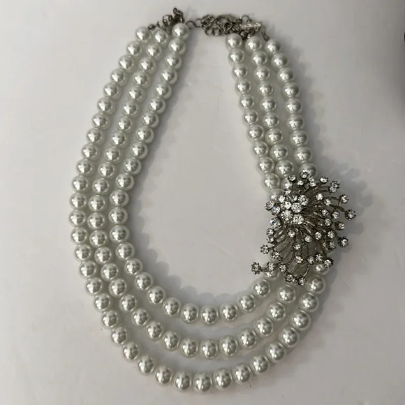 3 Strand Faux Pearl Necklace with Silver Crystal Brooch Rhinestone Bling - Picture 5 of 9